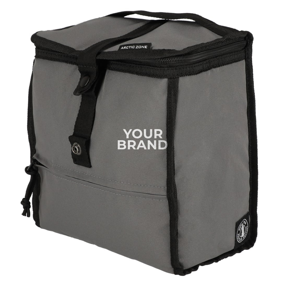 Arctic Zone® Repreve® 6 Can Lunch Cooler · Ejemplo de personalización. La tuya lleva tu marca.